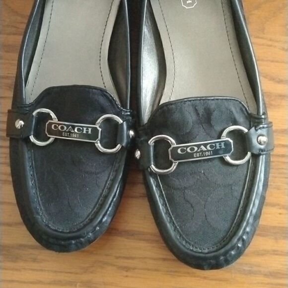 Coach    - Picture 2 of 9